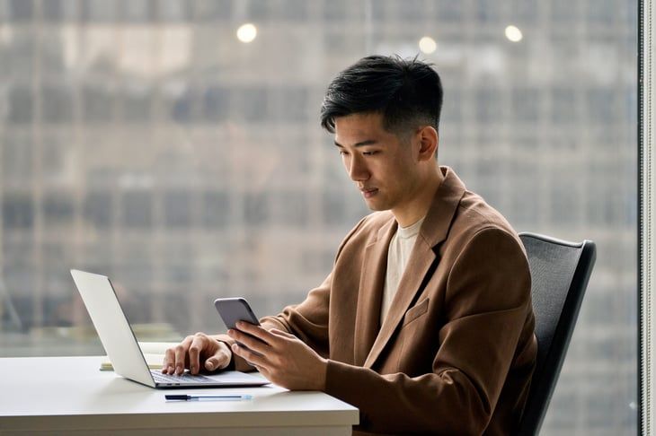 A busy entrepreneur looking relieved as a virtual assistant icon manages various digital tasks like email, scheduling, and social media, illustrating efficient task delegation and time saving.